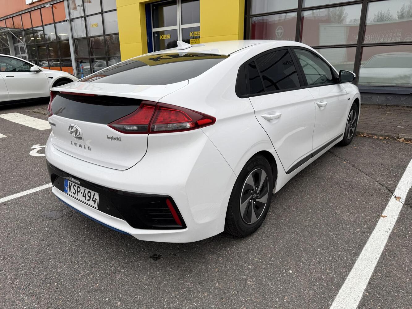 Hyundai IONIQ hybrid vaihtoauto