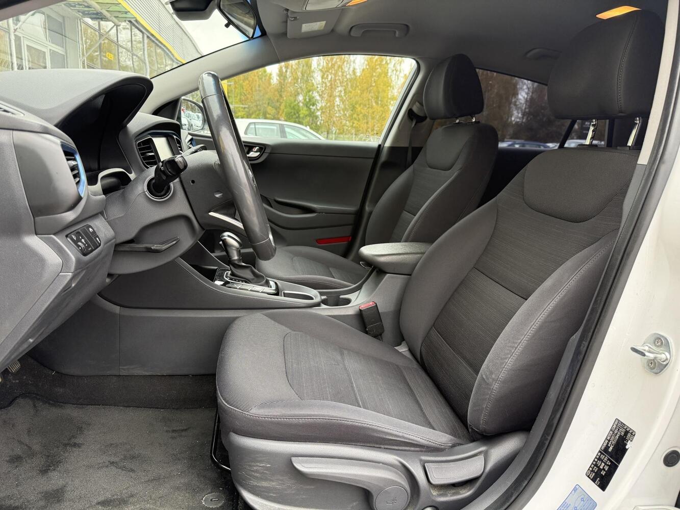 Hyundai IONIQ hybrid vaihtoauto