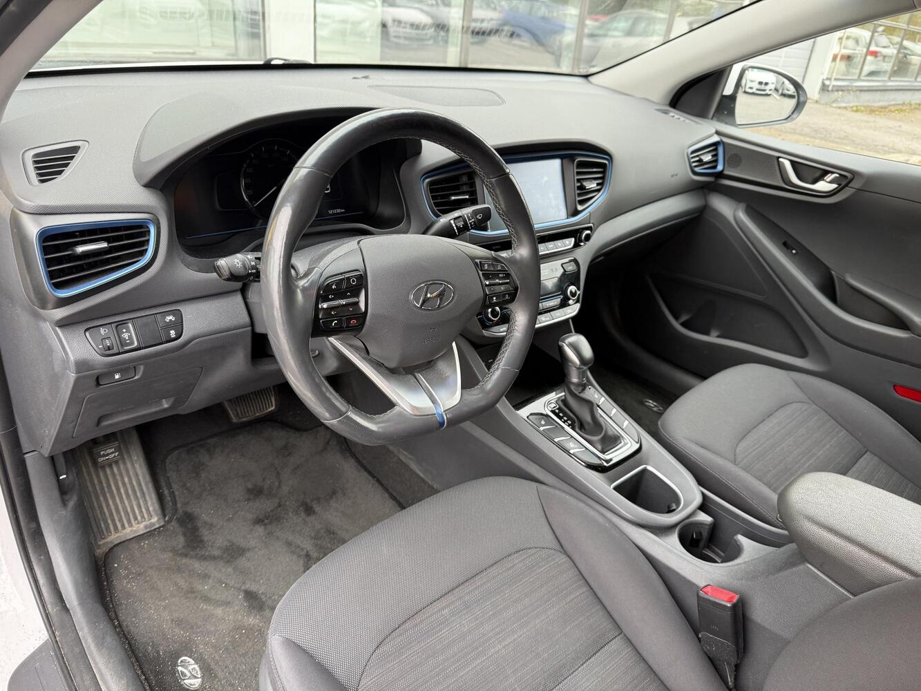 Hyundai IONIQ hybrid vaihtoauto