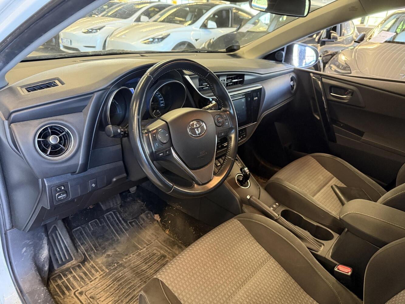 Toyota Auris vaihtoauto