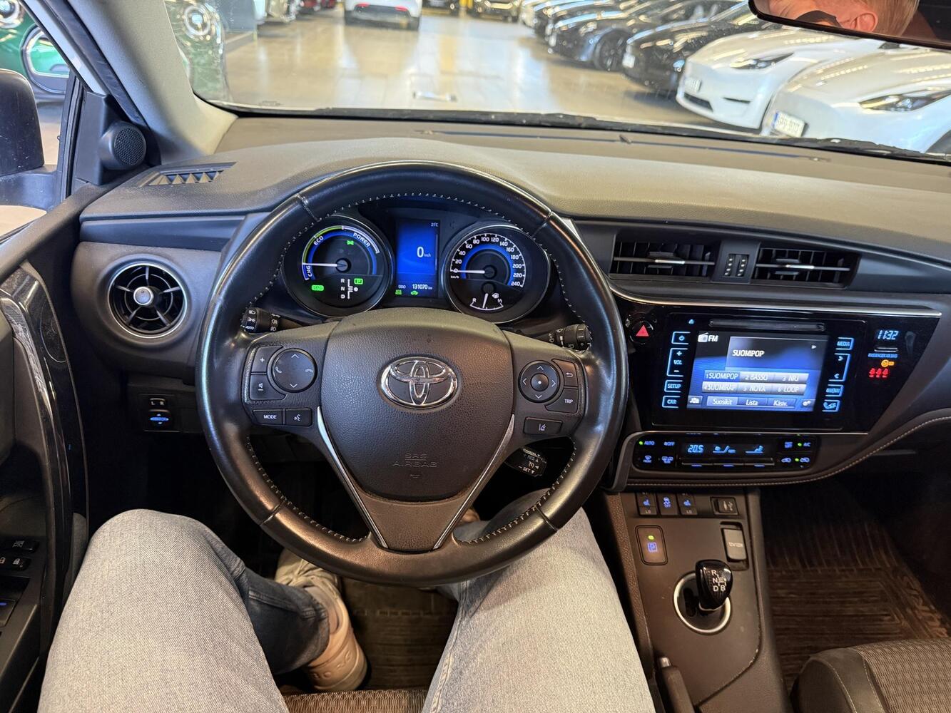 Toyota Auris vaihtoauto