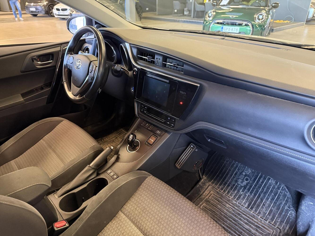 Toyota Auris vaihtoauto