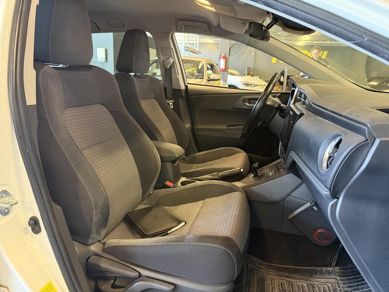 Toyota Auris vaihtoauto