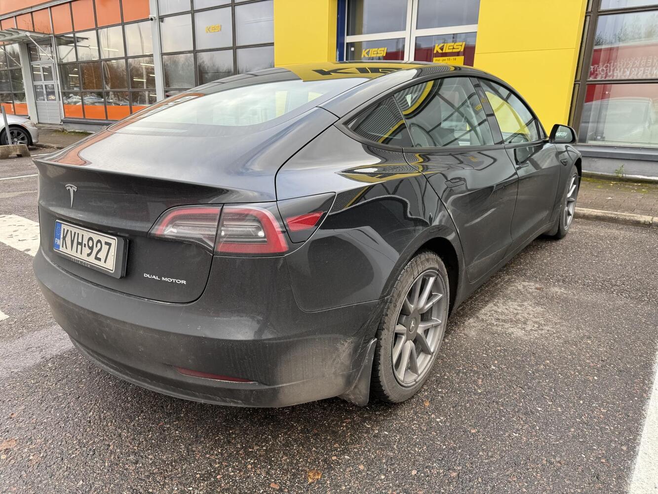 Tesla Model 3 vaihtoauto