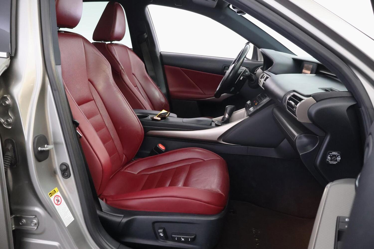 Lexus IS vaihtoauto