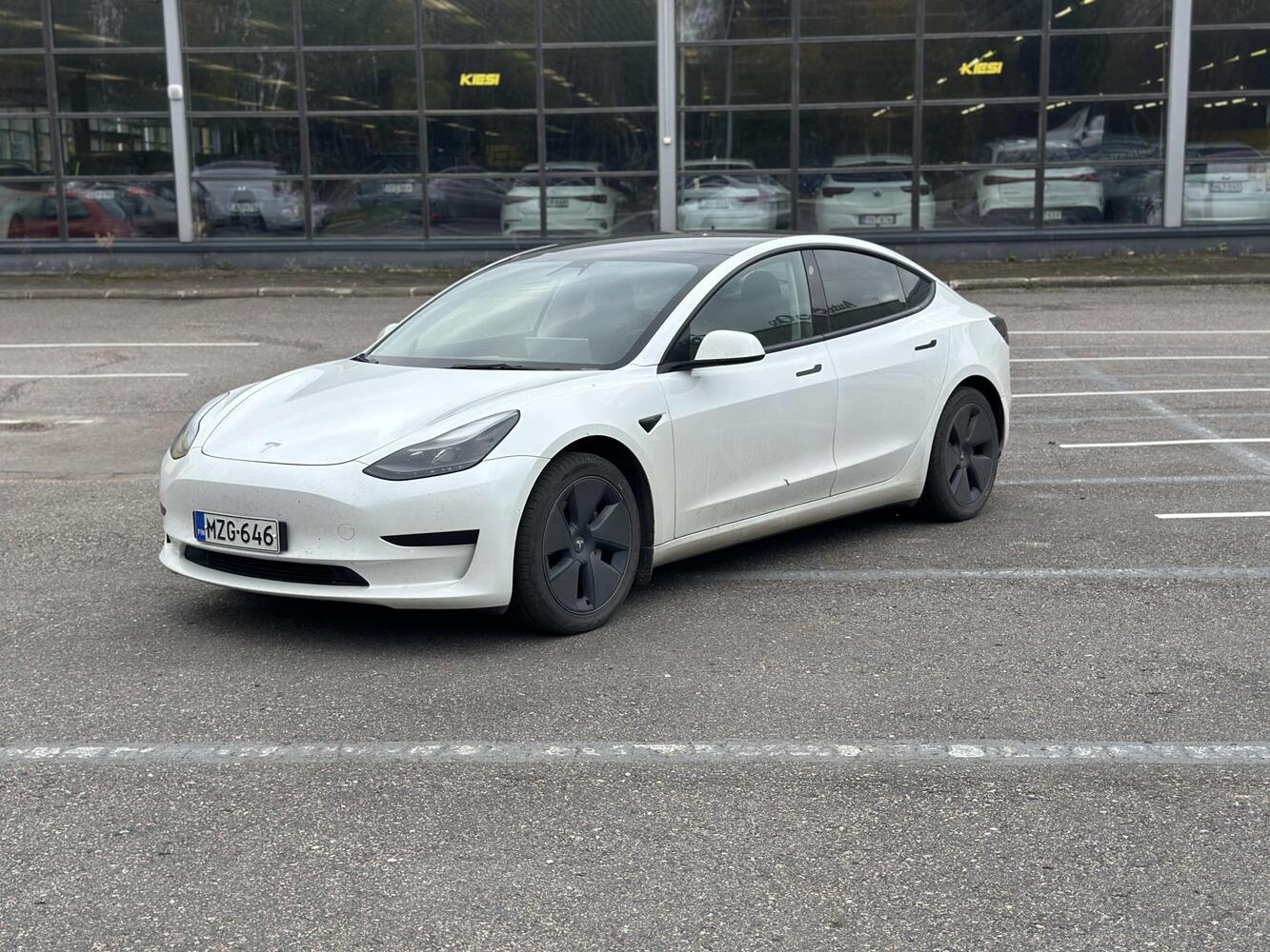 Tesla Model 3 vaihtoauto