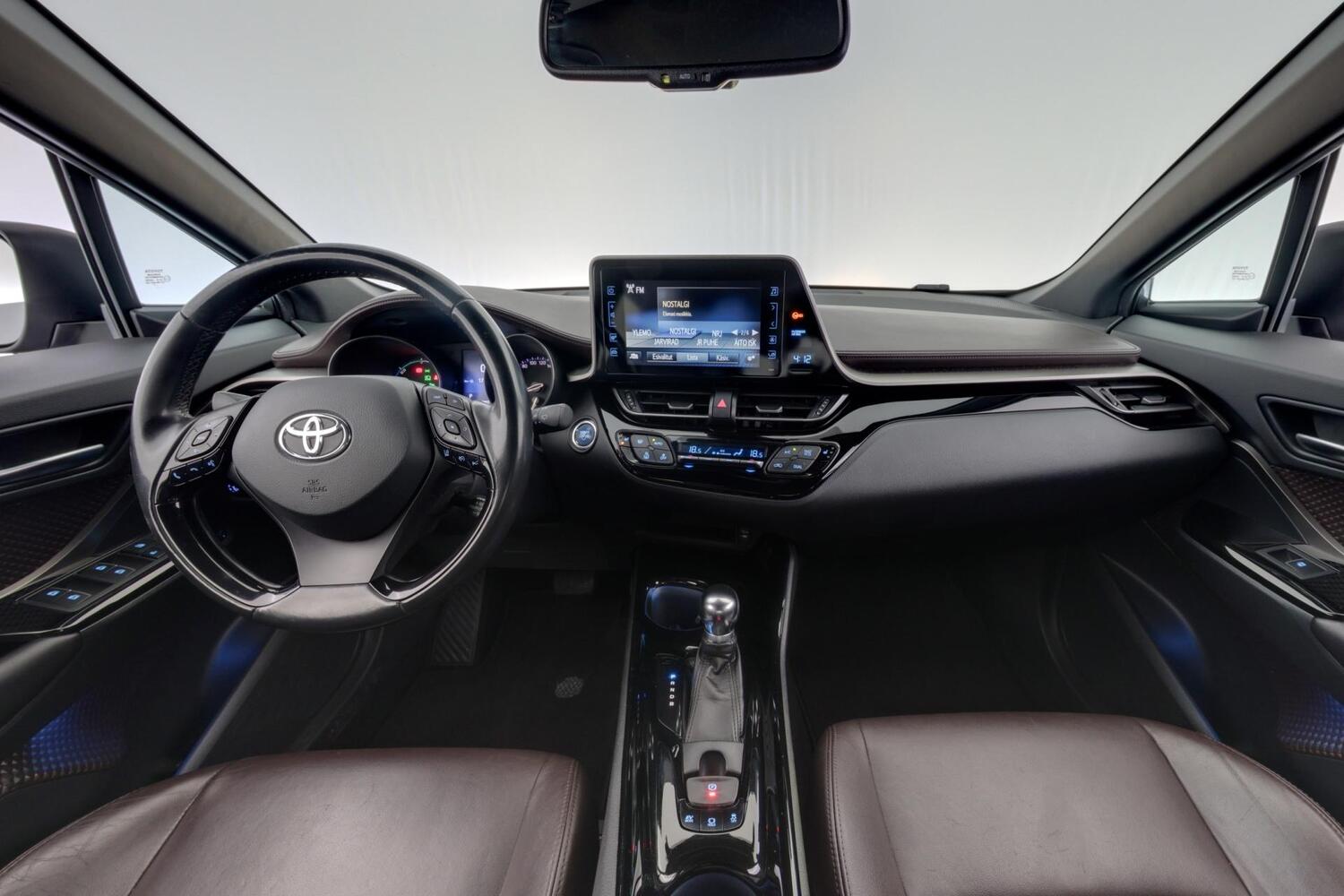 Toyota C-HR vaihtoauto