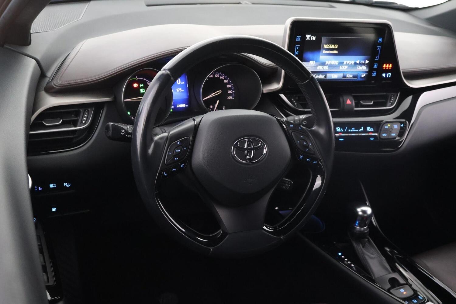 Toyota C-HR vaihtoauto
