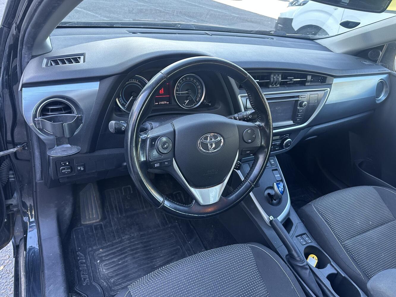 Toyota Auris vaihtoauto