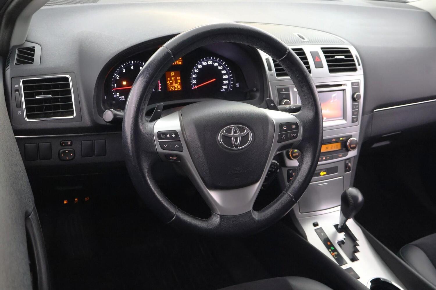 Toyota Avensis vaihtoauto