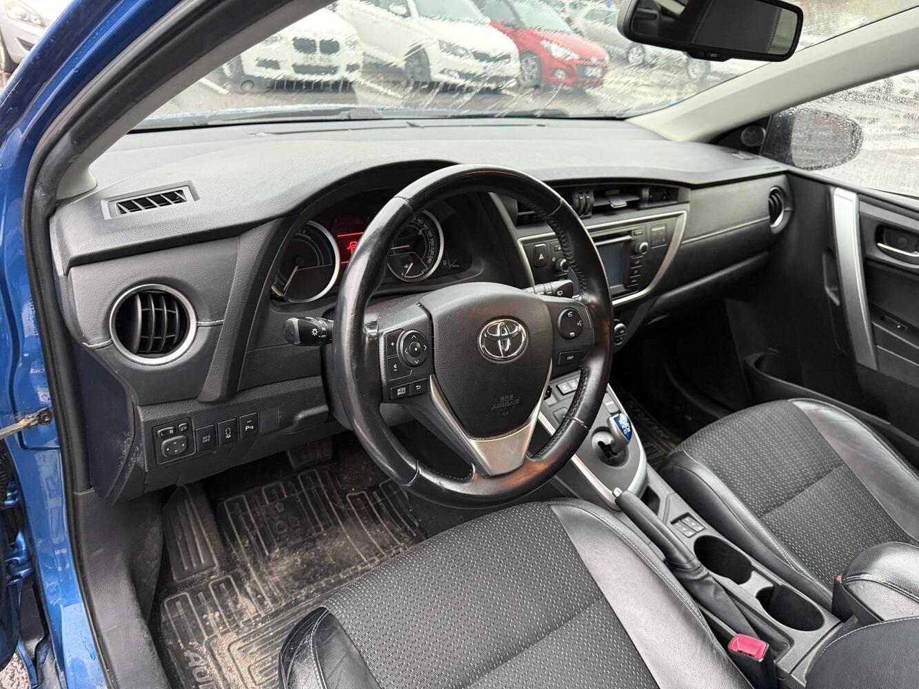 Toyota Auris vaihtoauto
