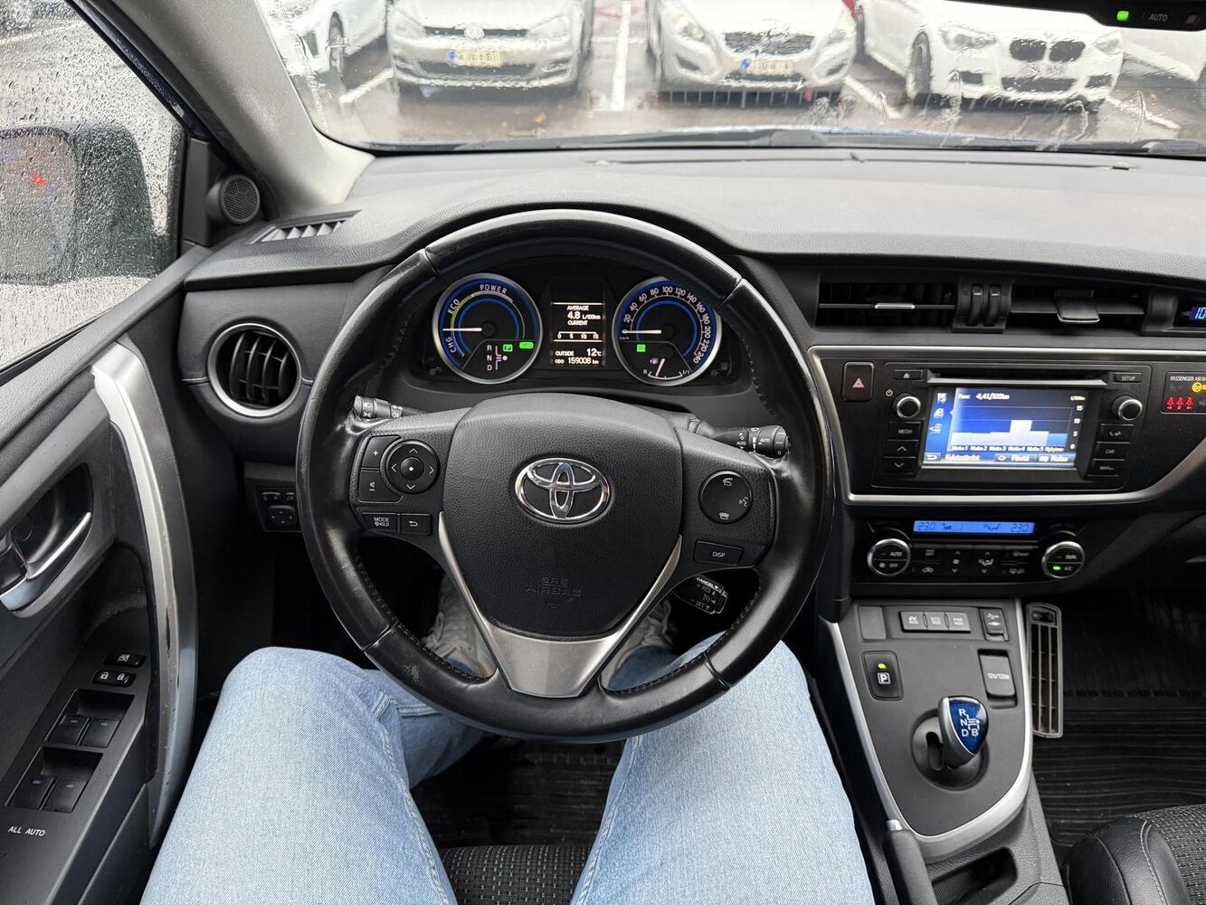 Toyota Auris vaihtoauto