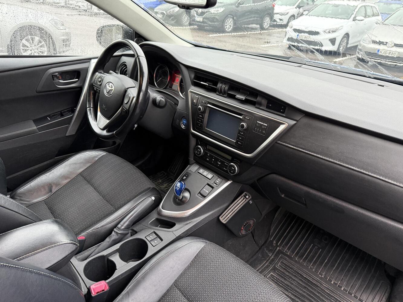 Toyota Auris vaihtoauto