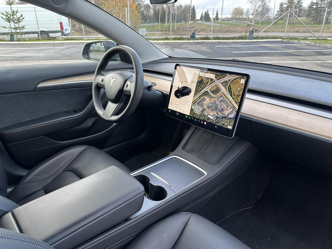 Tesla Model 3 vaihtoauto