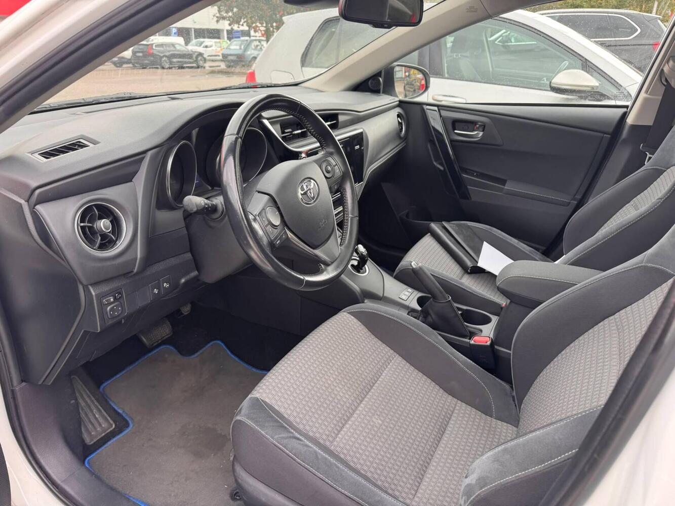 Toyota Auris vaihtoauto