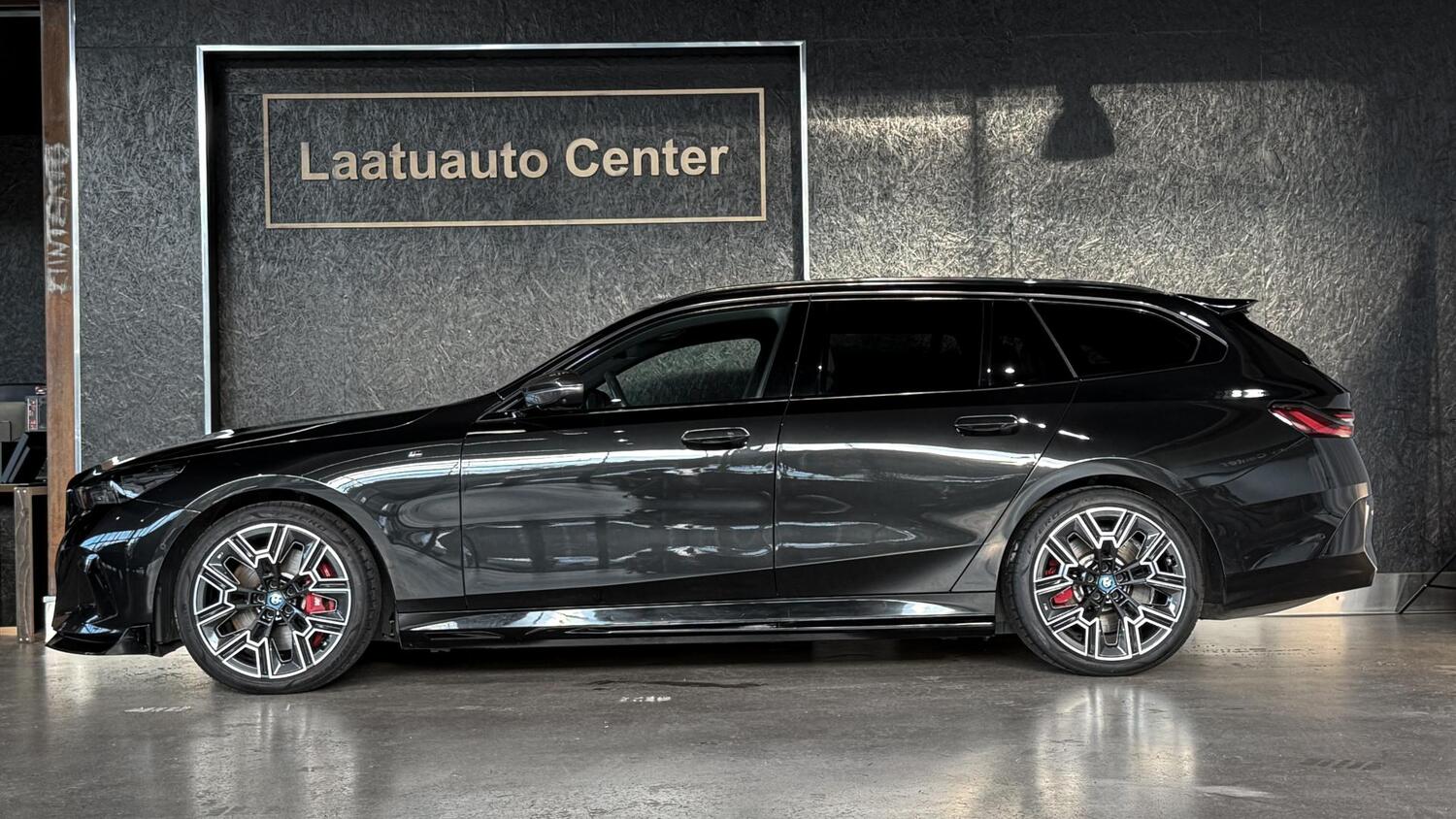 BMW i5 M60 vaihtoauto