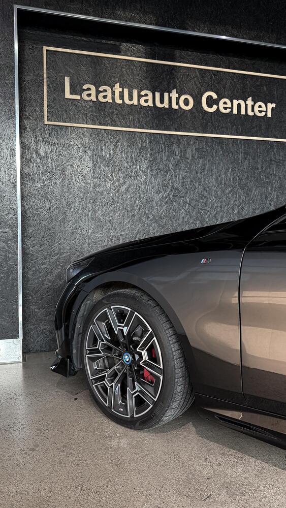 BMW i5 M60 vaihtoauto