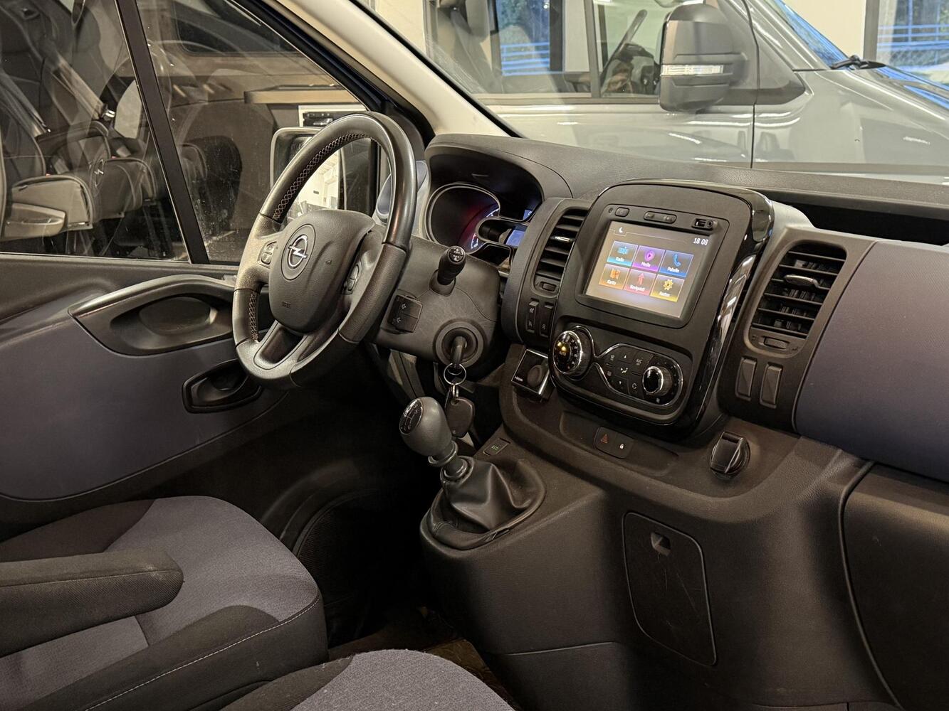 Opel Vivaro vaihtoauto