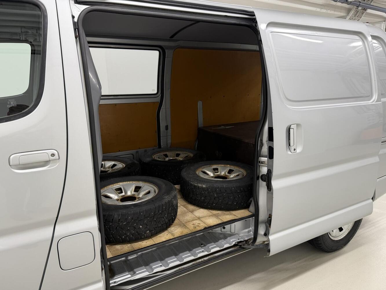 Toyota Hiace vaihtoauto
