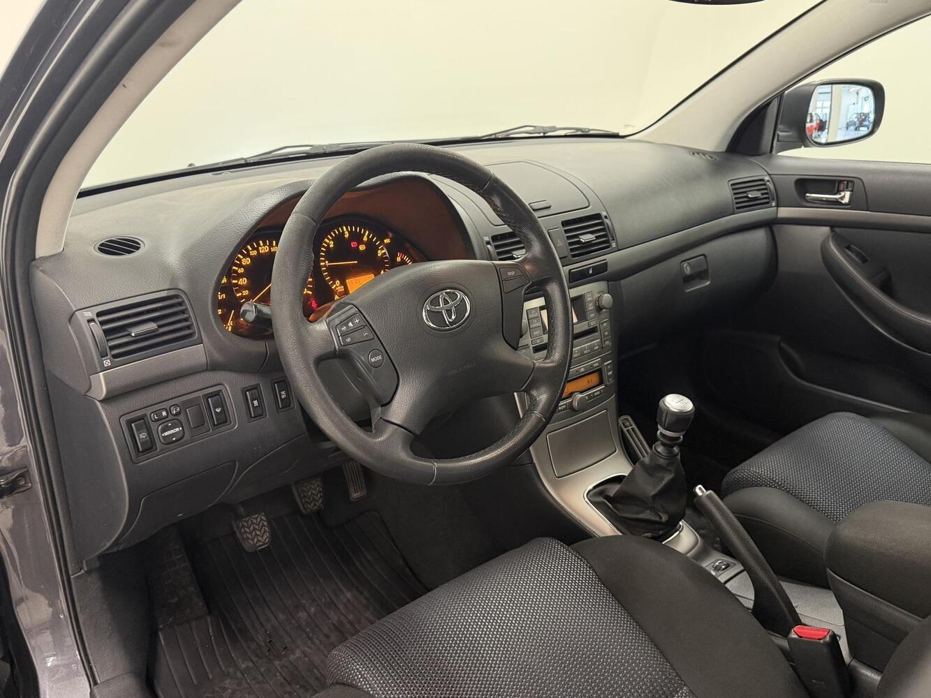 Toyota Avensis vaihtoauto