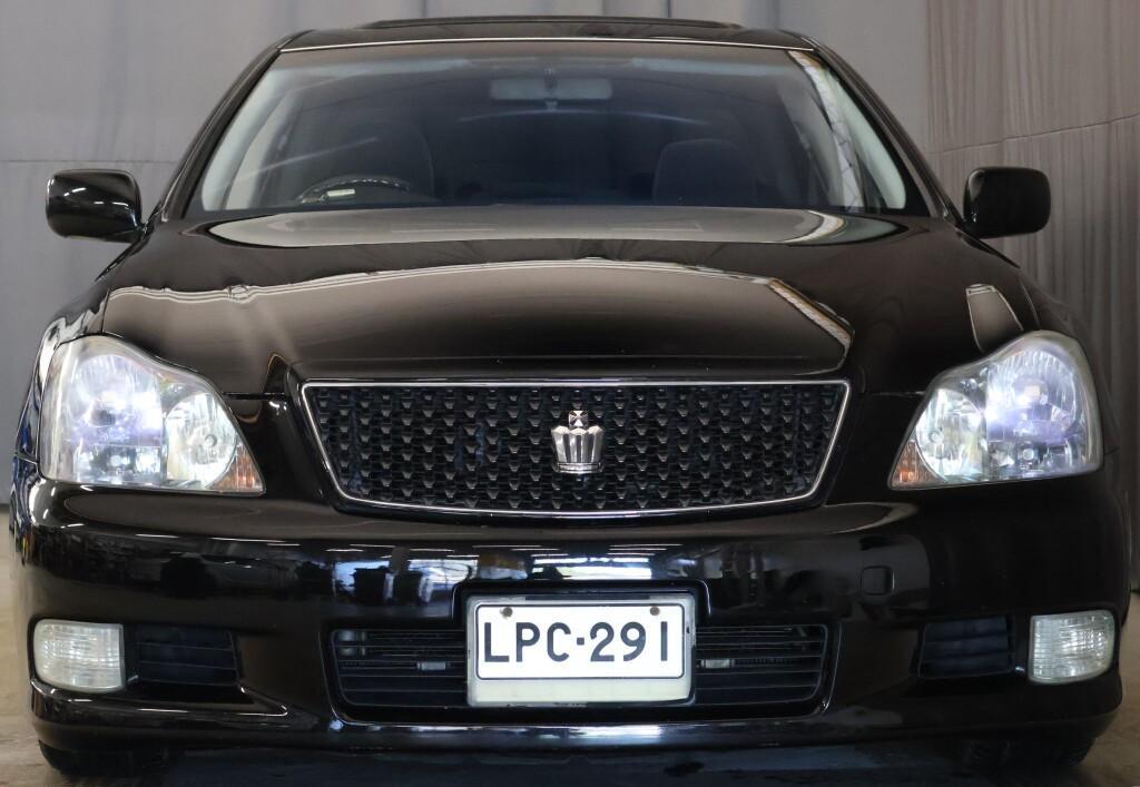 Toyota Crown vaihtoauto