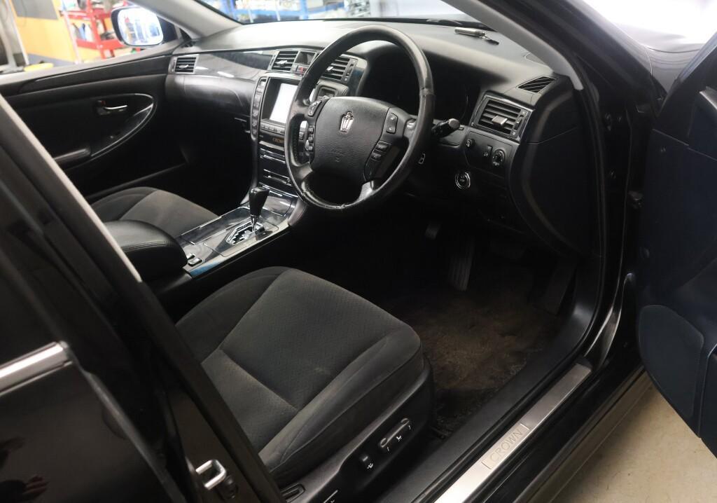 Toyota Crown vaihtoauto
