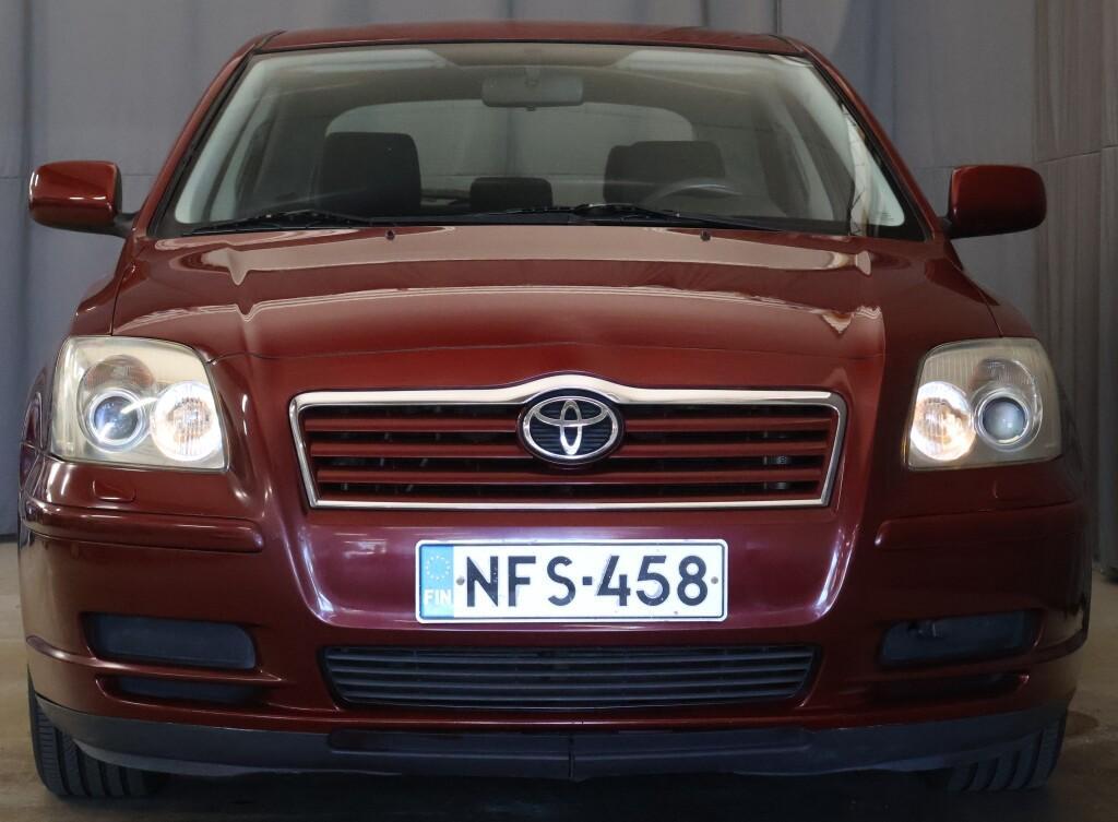 Toyota Avensis vaihtoauto