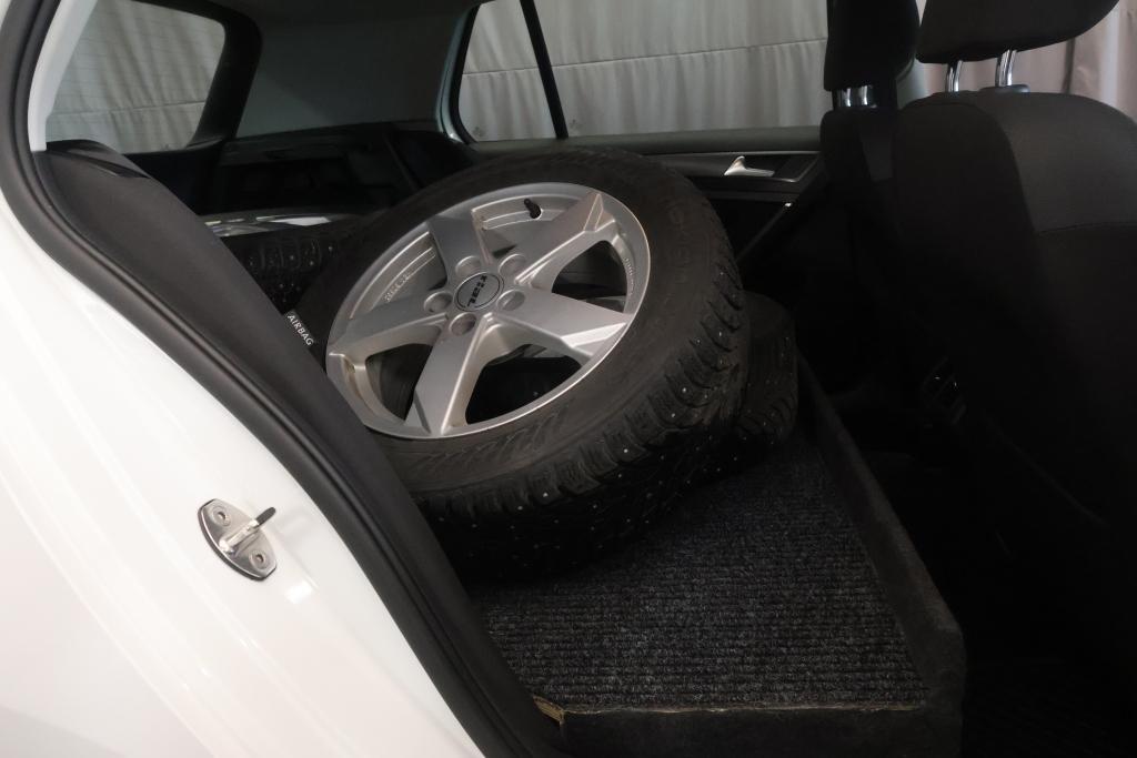 Volkswagen Golf vaihtoauto