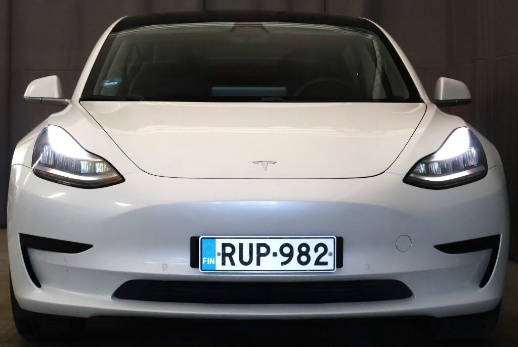 Tesla Model 3 vaihtoauto