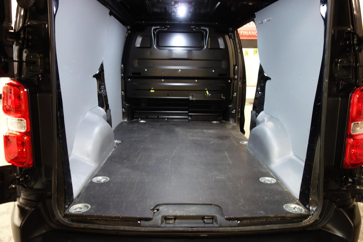 Opel Vivaro vaihtoauto