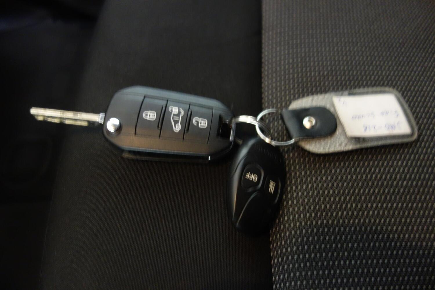 Opel Vivaro vaihtoauto