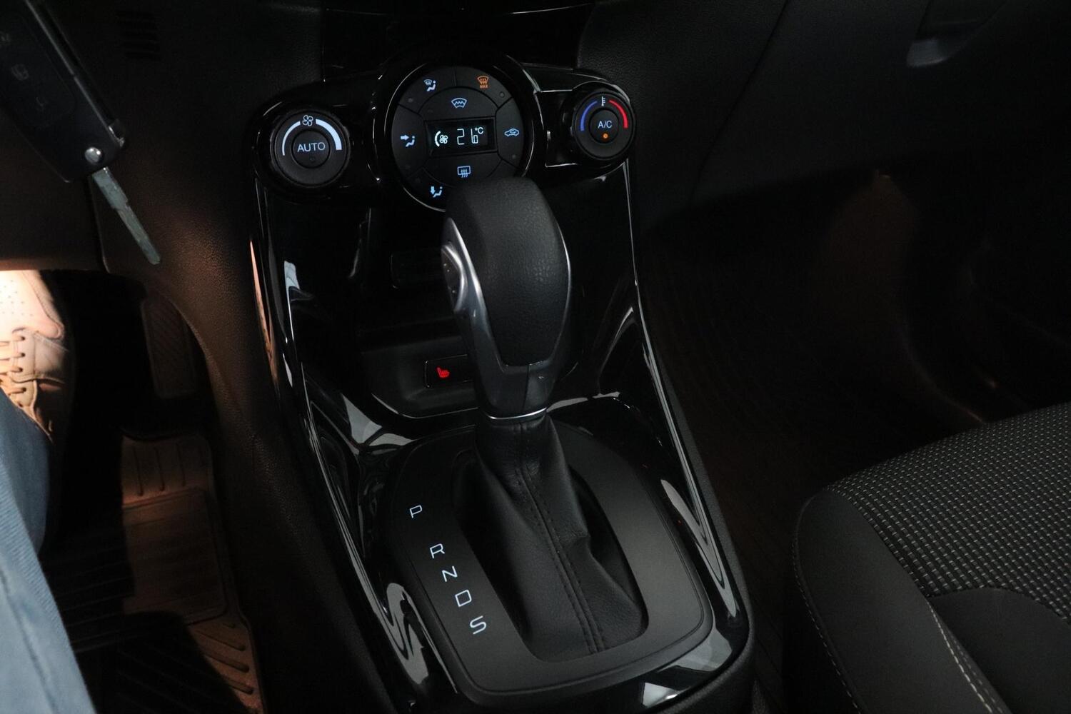 Ford Fiesta vaihtoauto