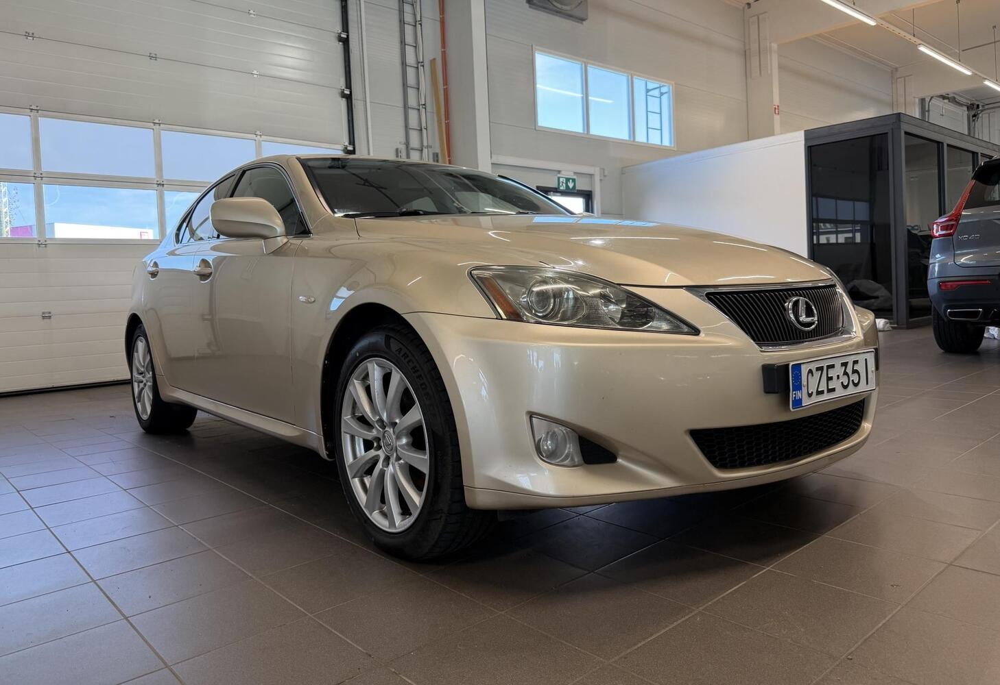 Lexus IS vaihtoauto