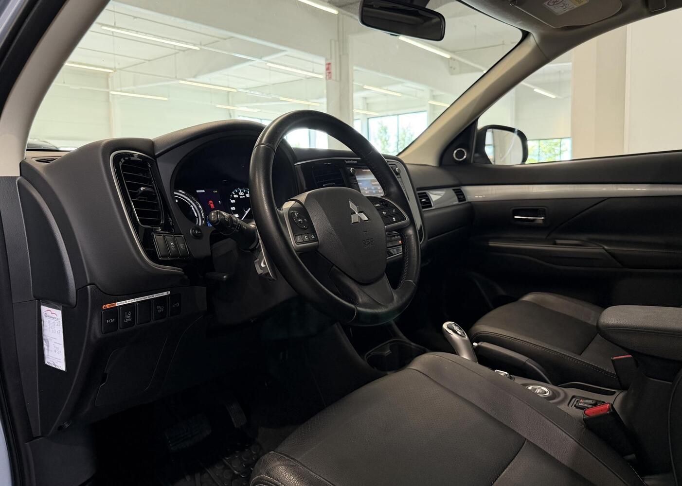 Mitsubishi Outlander PHEV vaihtoauto