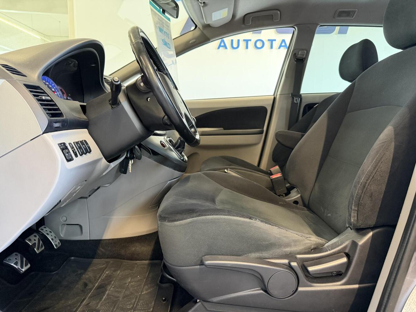 Mitsubishi Grandis vaihtoauto