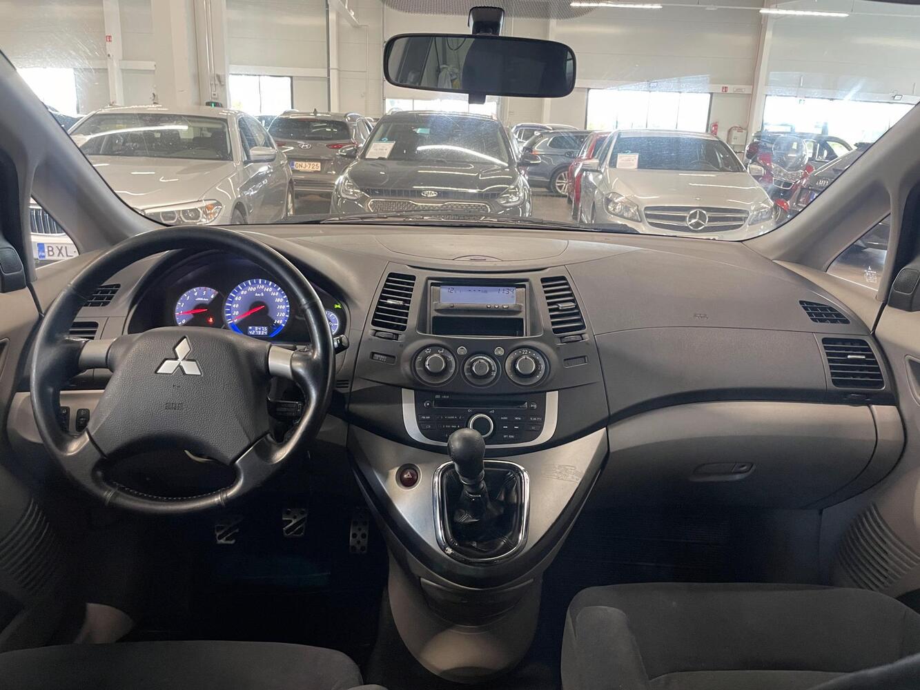 Mitsubishi Grandis vaihtoauto