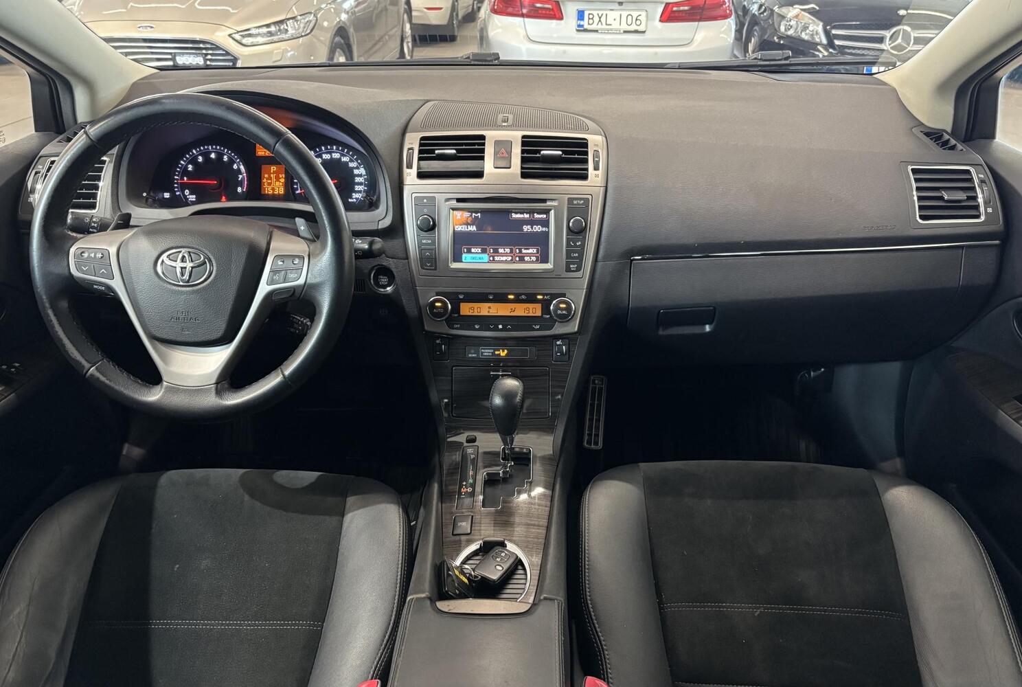 Toyota Avensis vaihtoauto