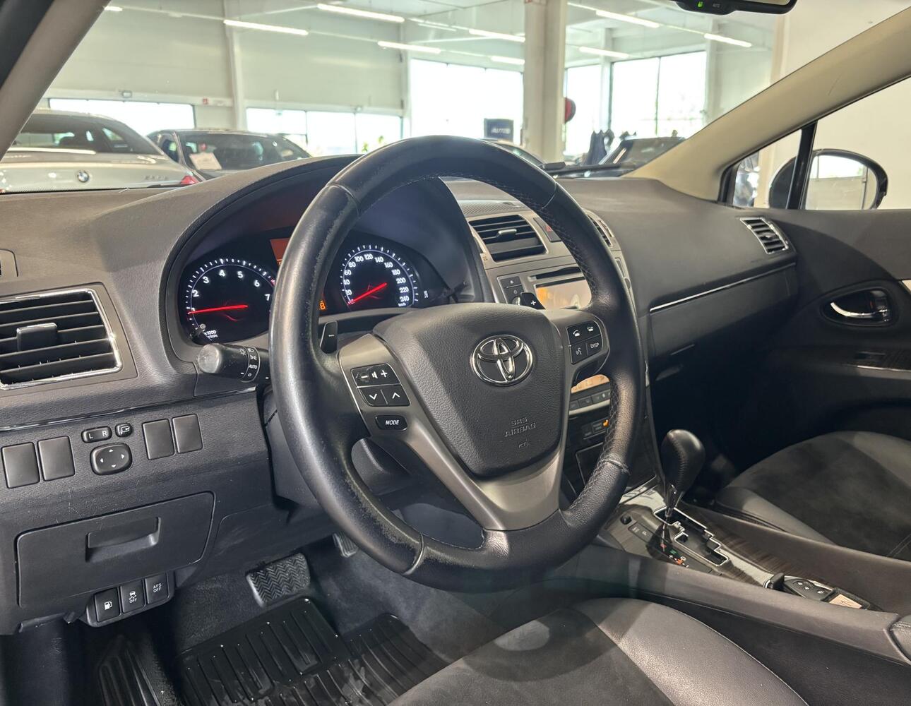 Toyota Avensis vaihtoauto