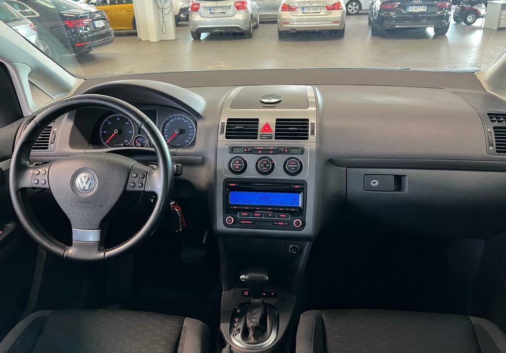 Volkswagen Touran vaihtoauto