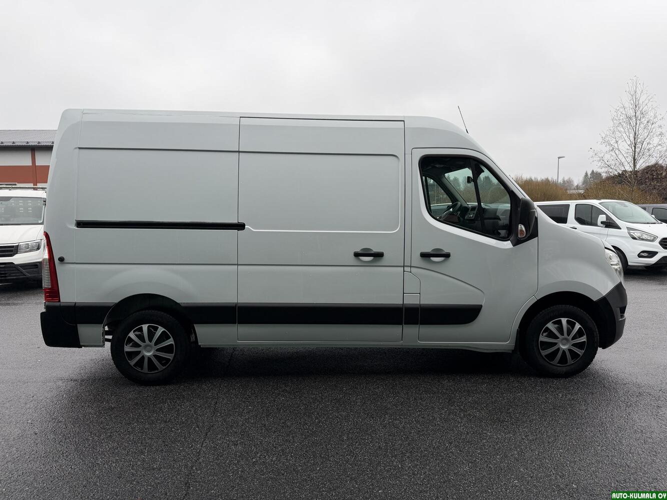 Nissan NV400 vaihtoauto