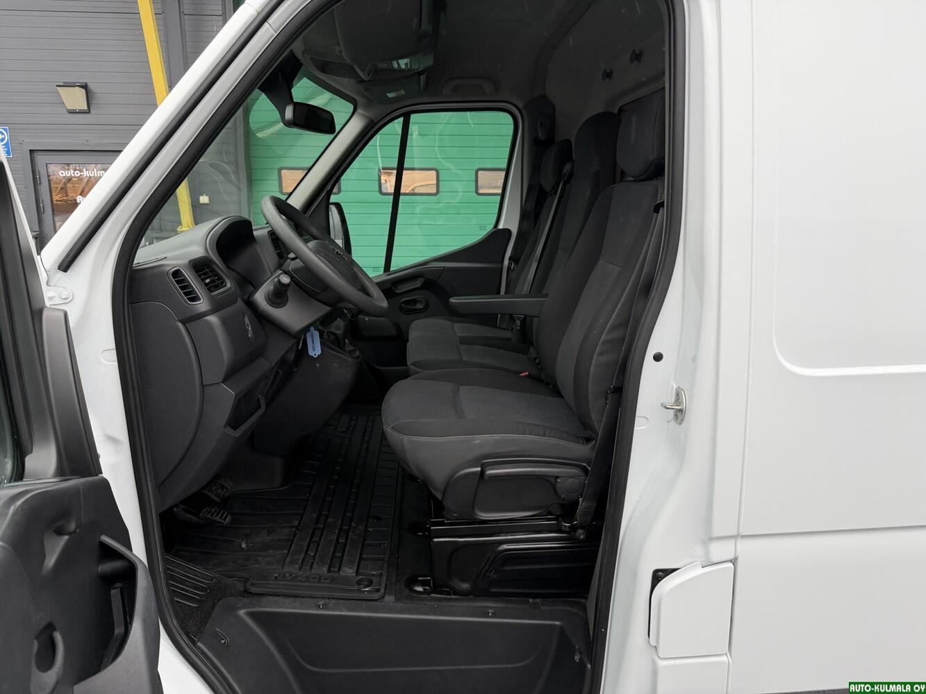 Nissan NV400 vaihtoauto