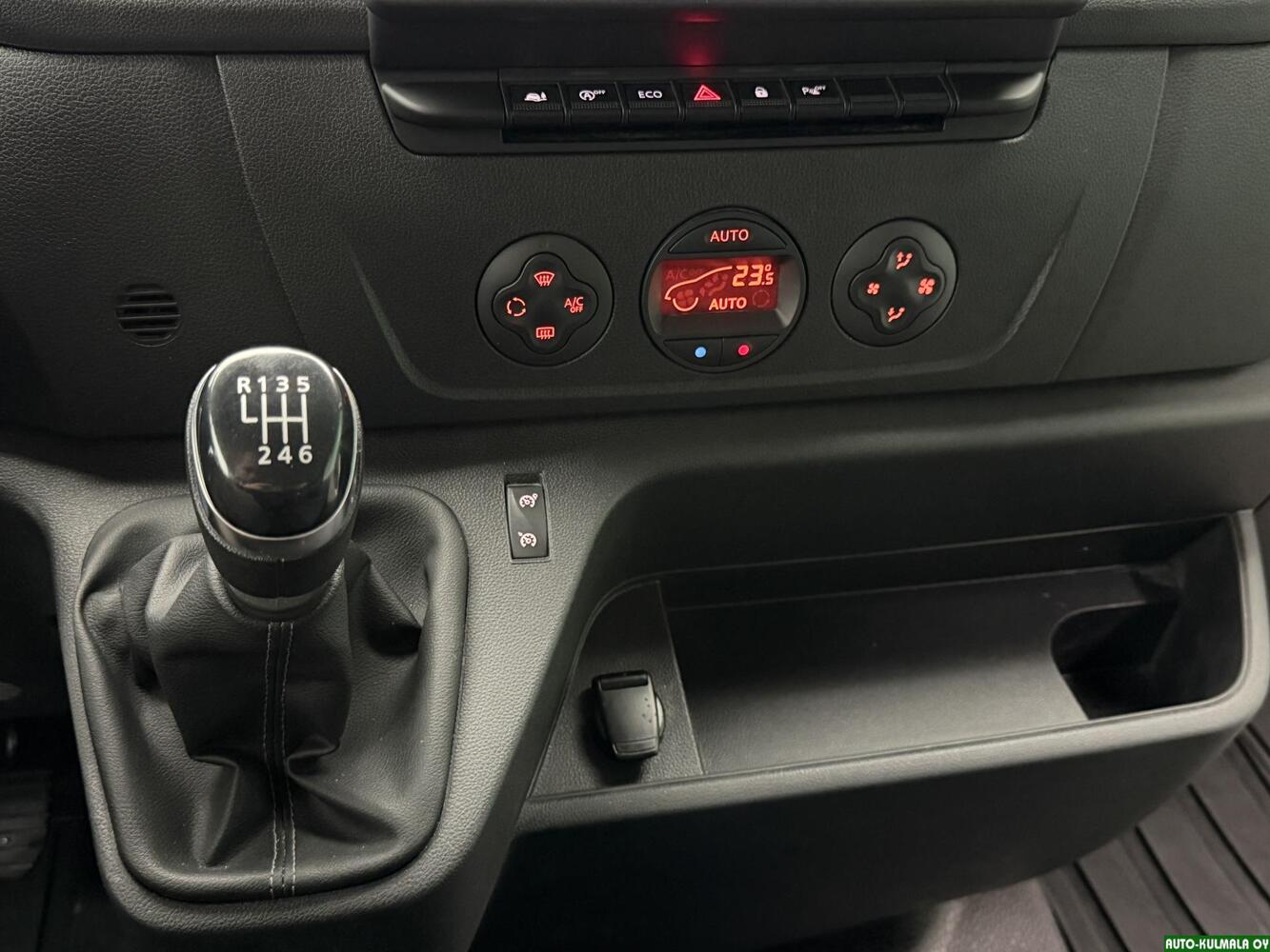 Nissan NV400 vaihtoauto