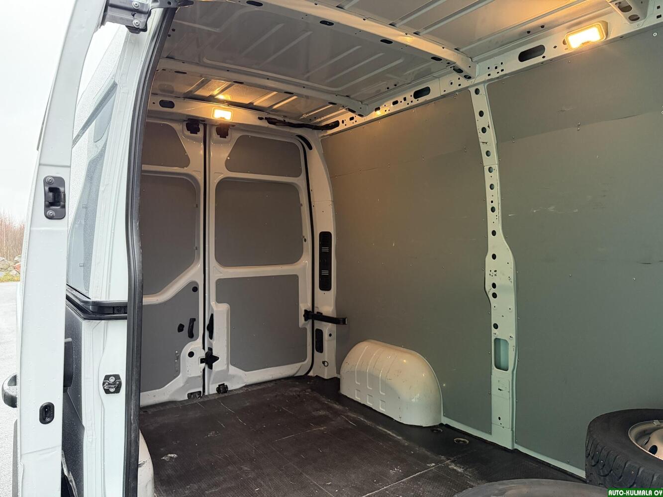 Nissan NV400 vaihtoauto