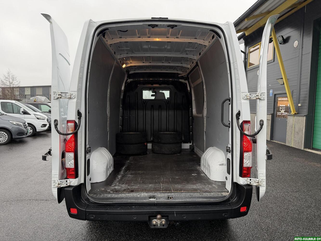 Nissan NV400 vaihtoauto
