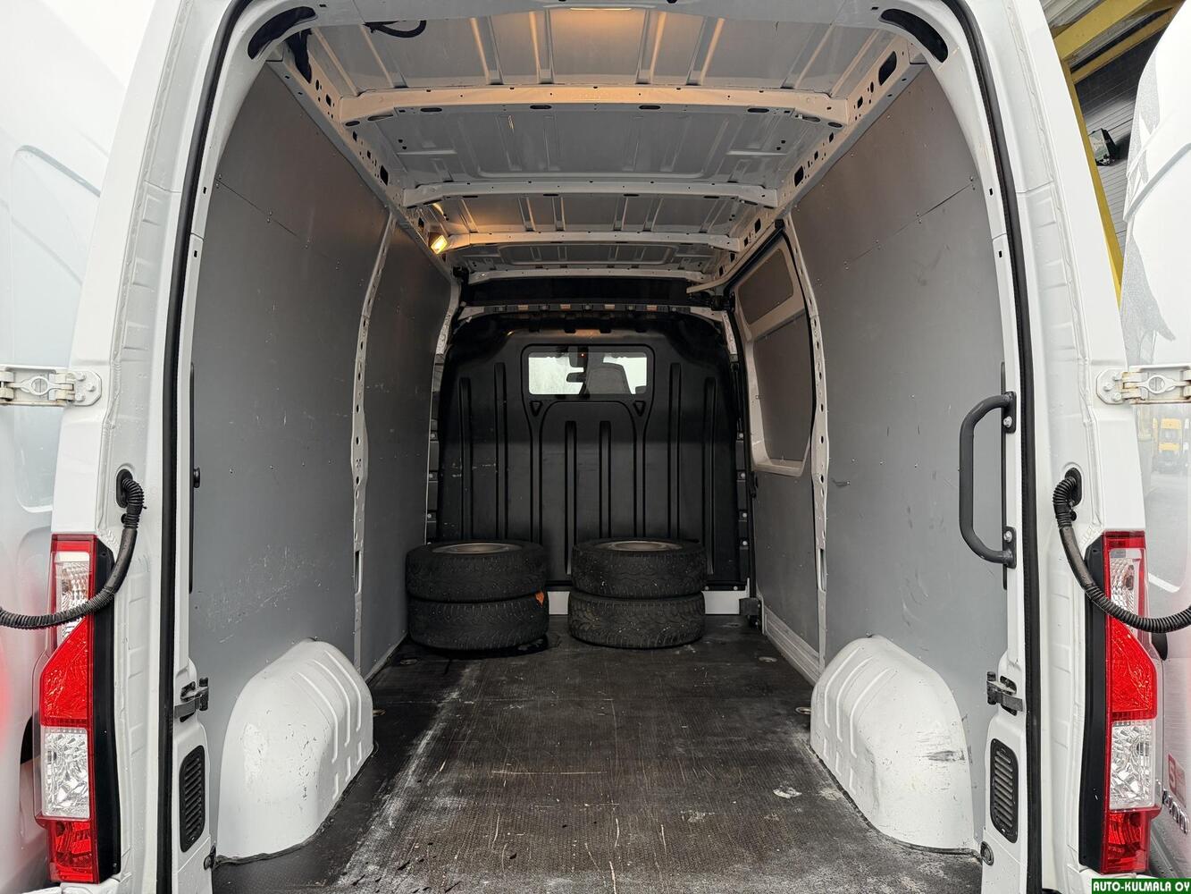 Nissan NV400 vaihtoauto