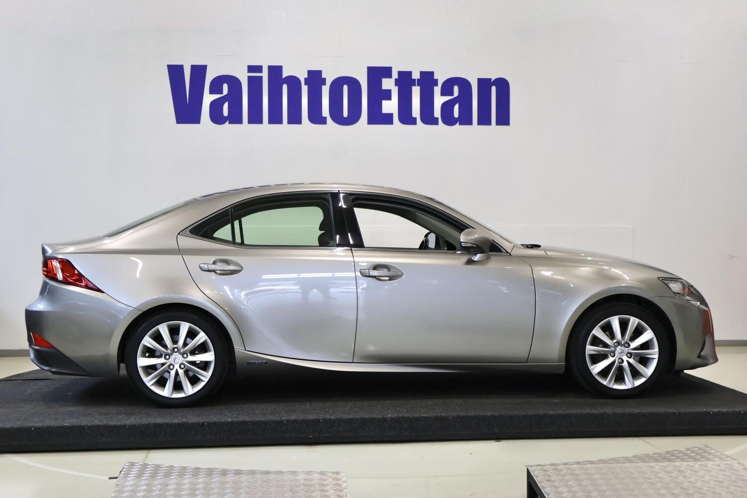 Lexus IS vaihtoauto