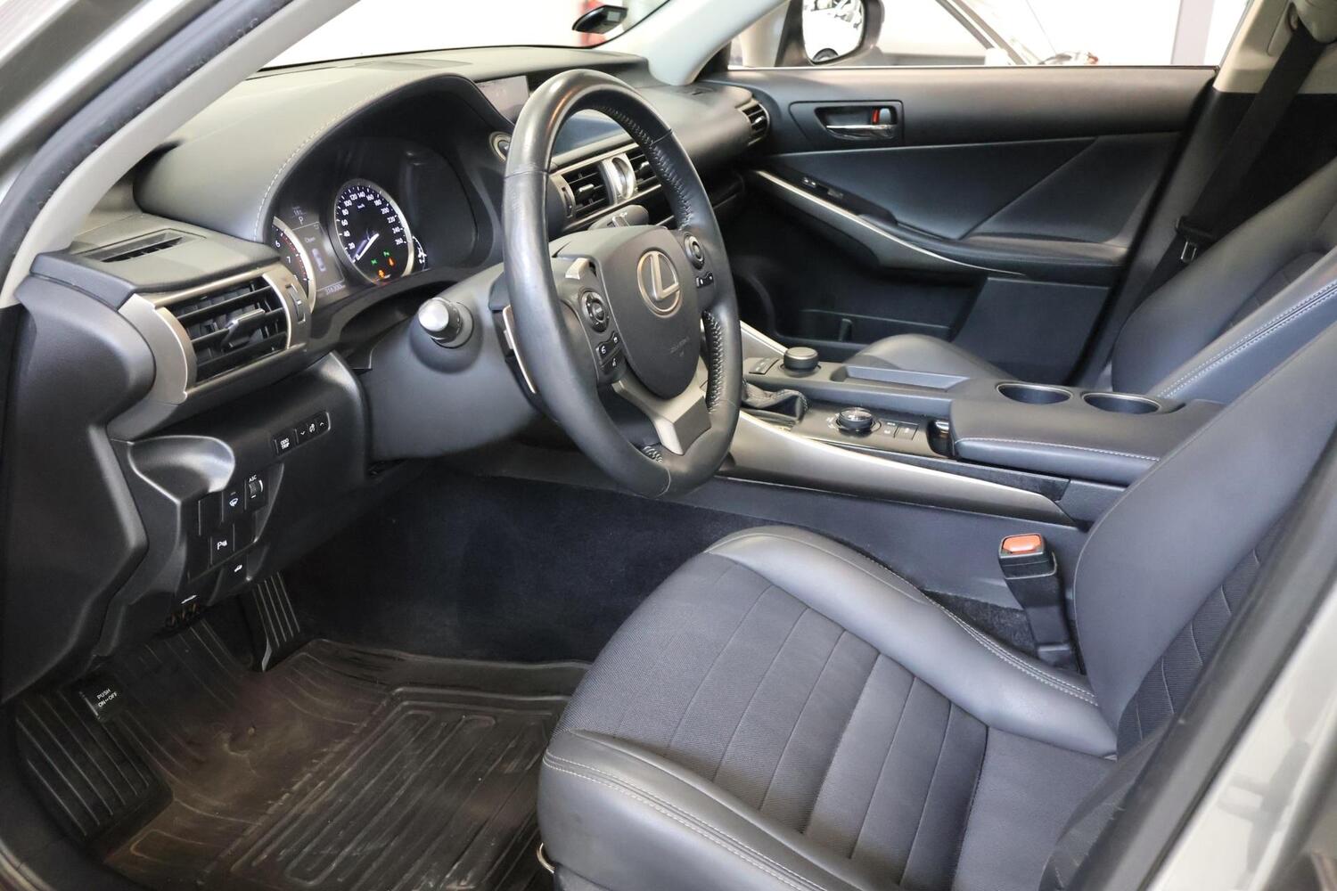 Lexus IS vaihtoauto