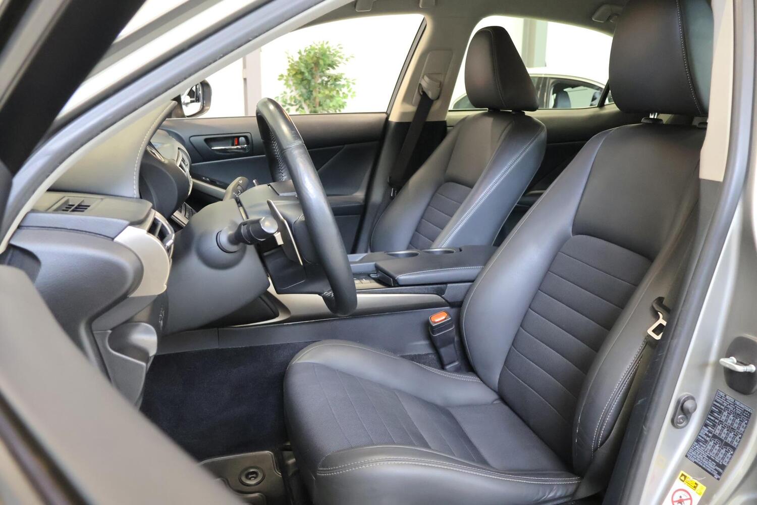 Lexus IS vaihtoauto