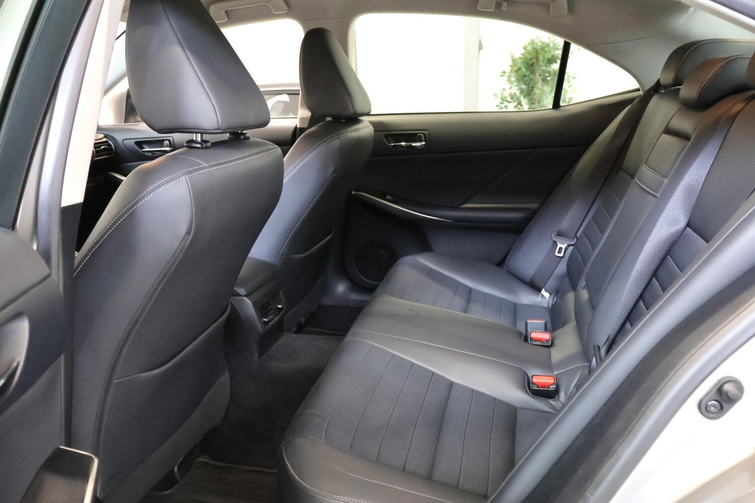 Lexus IS vaihtoauto