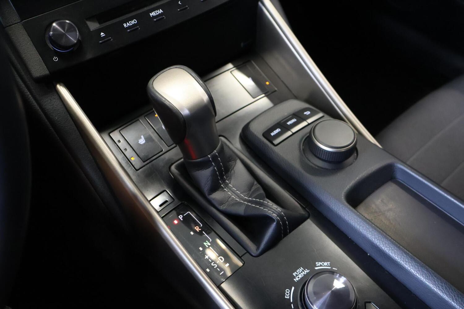 Lexus IS vaihtoauto